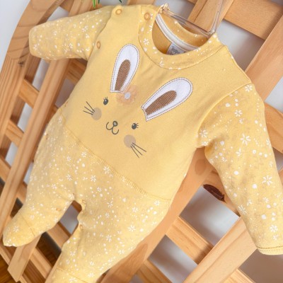 Macacão Trape Zape - Coelhinha com Flor Amarela - Amarelo